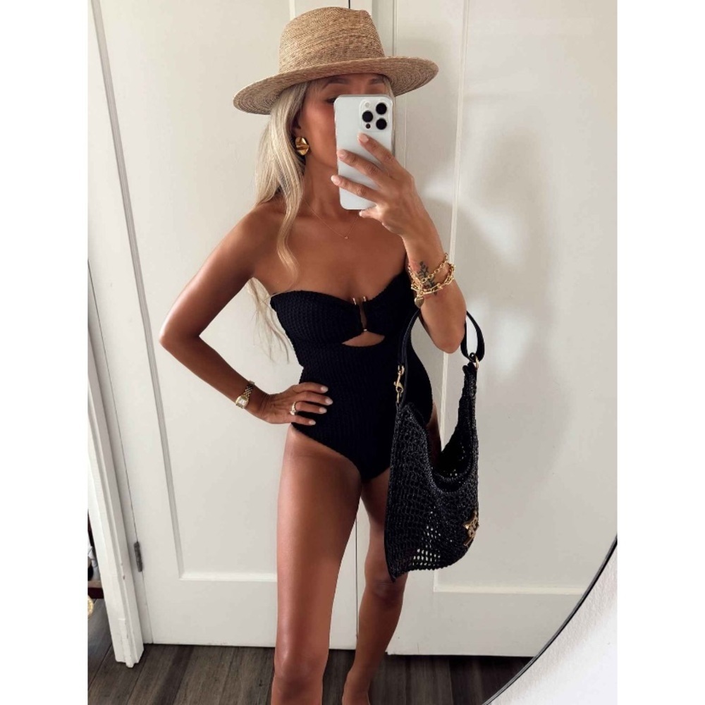Crochet U Wire Medium Coverage One Piece Swimsuit - Shade & Shore™ Black new 🆕